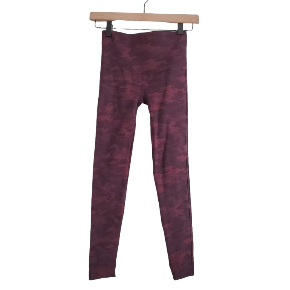Spanx XS Maroon Camo‎ Slimming Compression Seamless Cropped Leggings